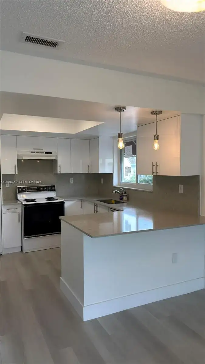 11163 NW 7th St # 19, Miami FL 33172 photo 5