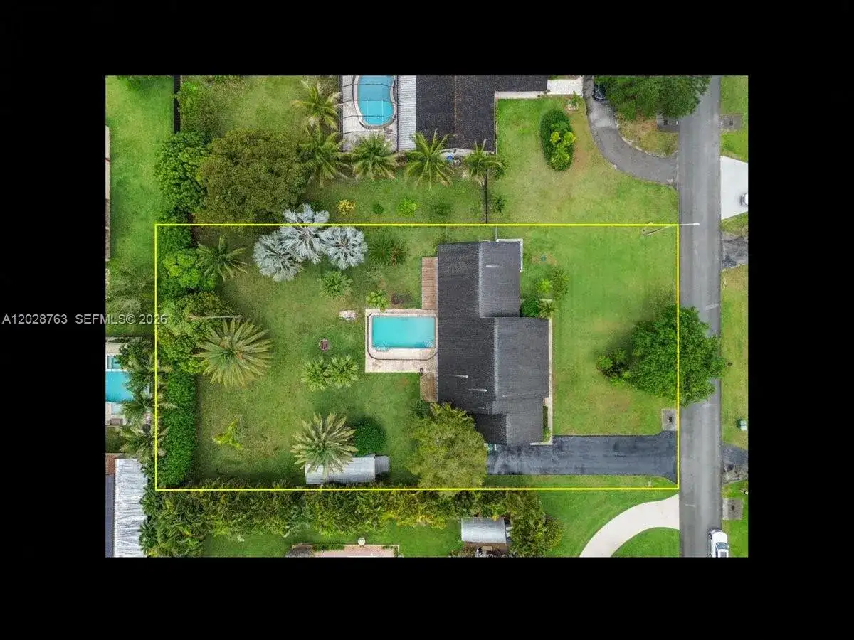 1571 NW 20th St, Homestead FL 33030 photo 2
