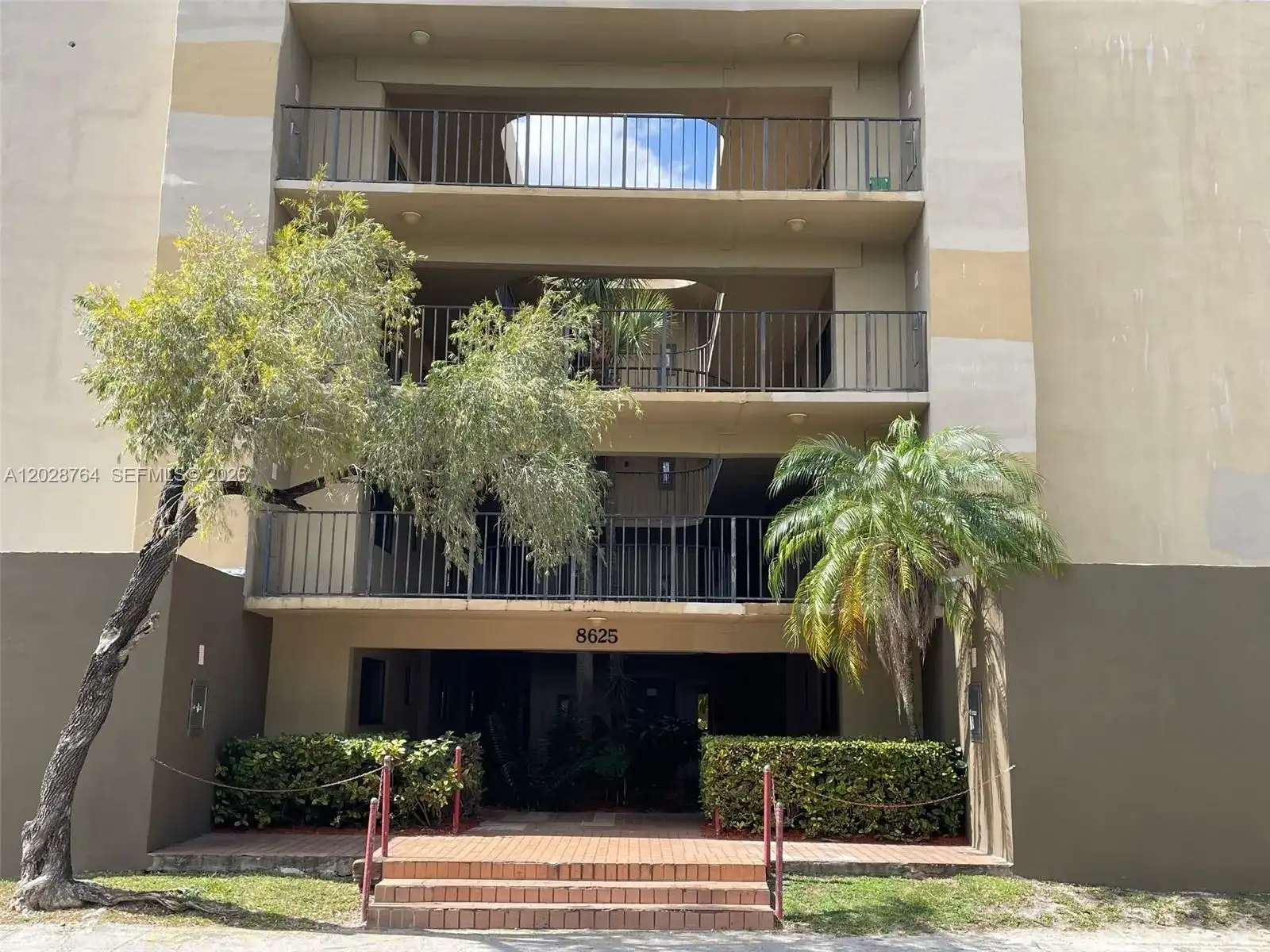 8625 NW 8th St # 402, Miami FL 33126 photo 4