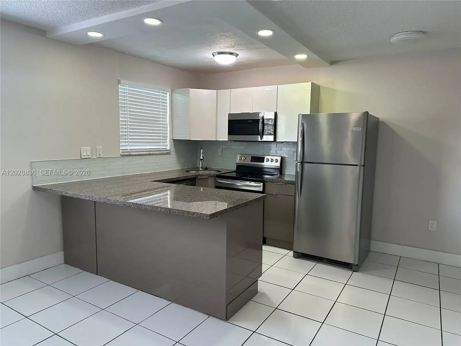 1975 NE 135th St # 3E, North Miami FL 33181 photo 2