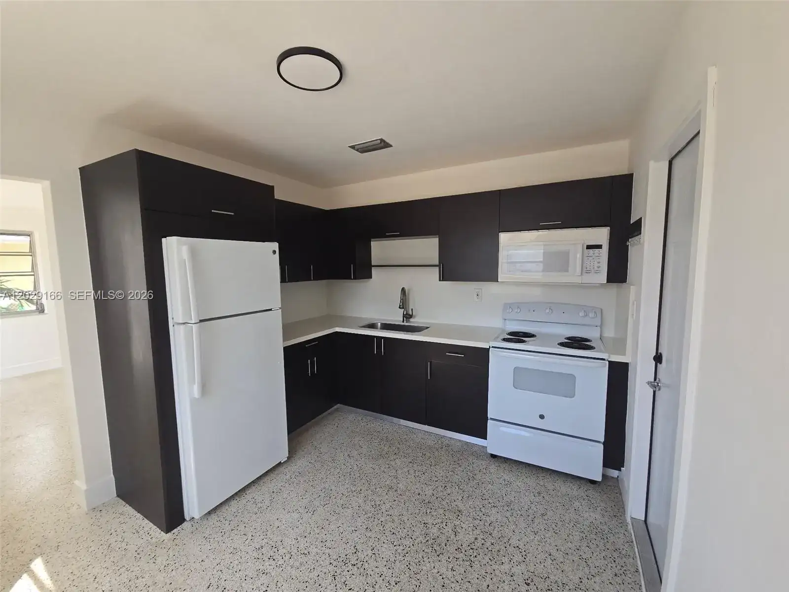 3435 NW 4th St, Miami FL 33125 photo 2