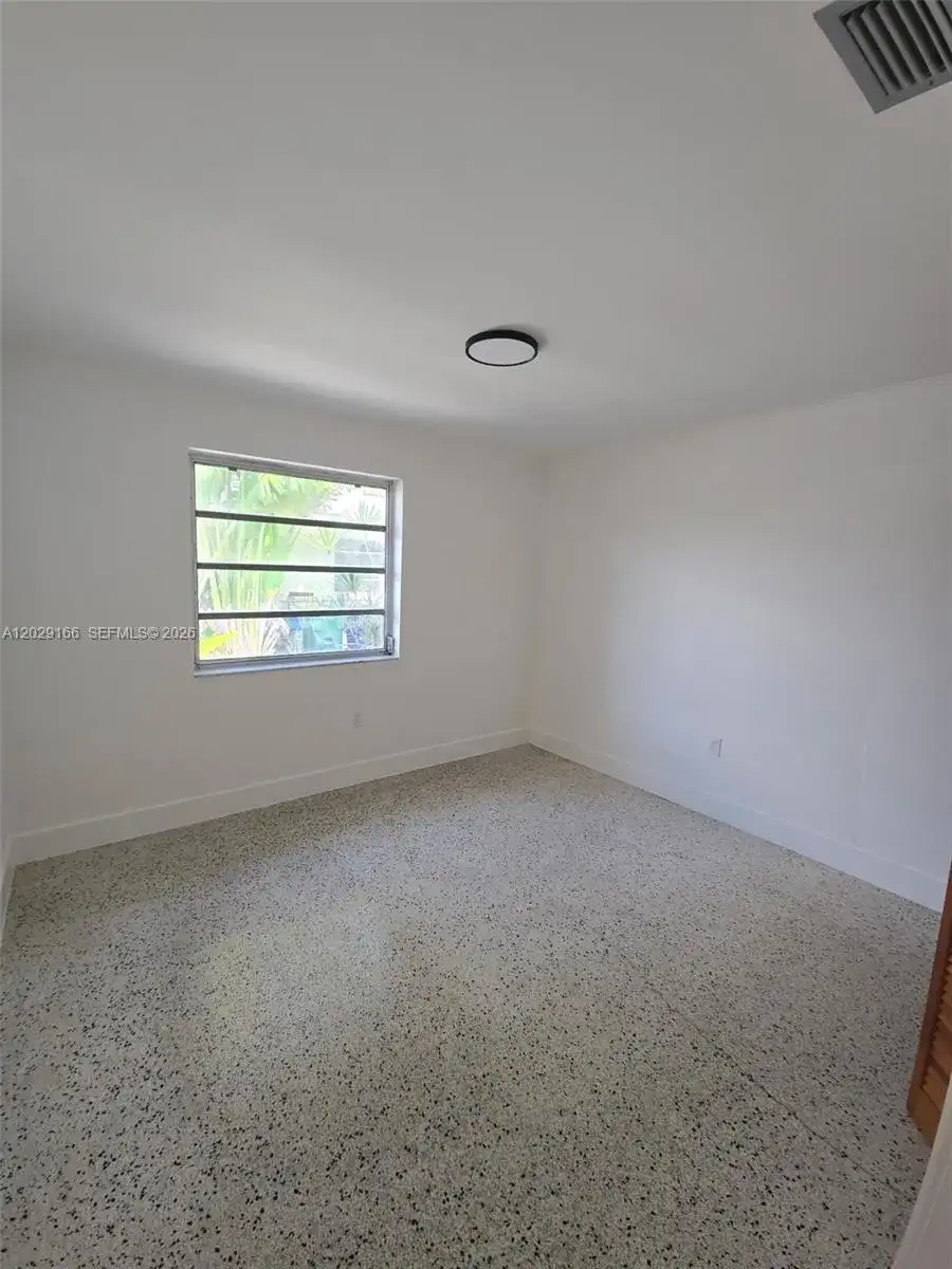 3435 NW 4th St, Miami FL 33125 photo 4