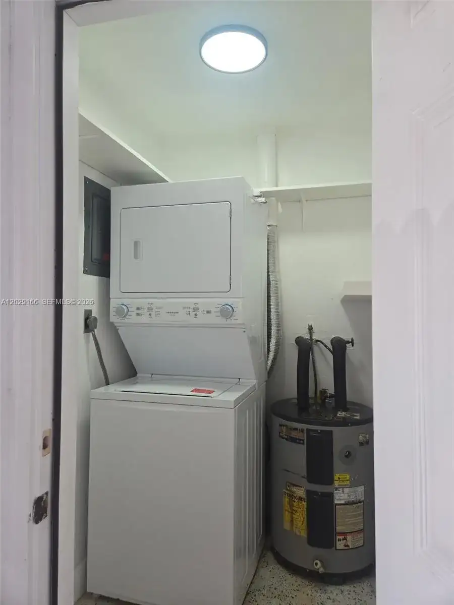3435 NW 4th St, Miami FL 33125 photo 5