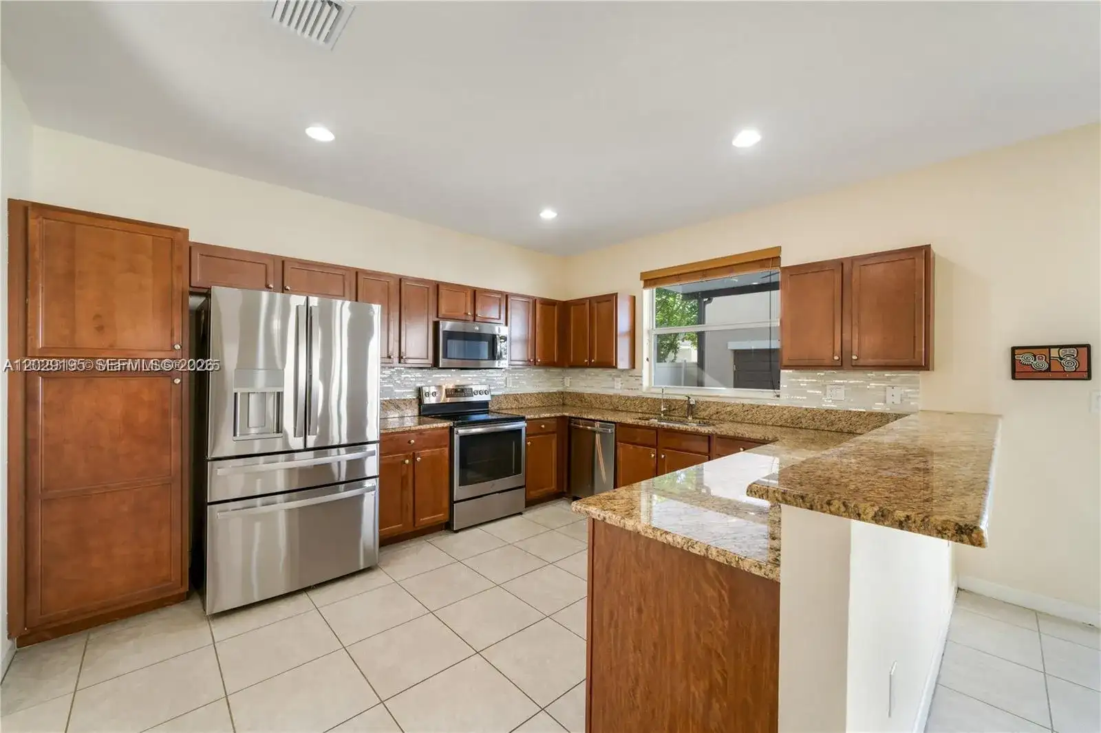 16946 SW 90th Terrace Circle, Miami FL 33196 photo 4