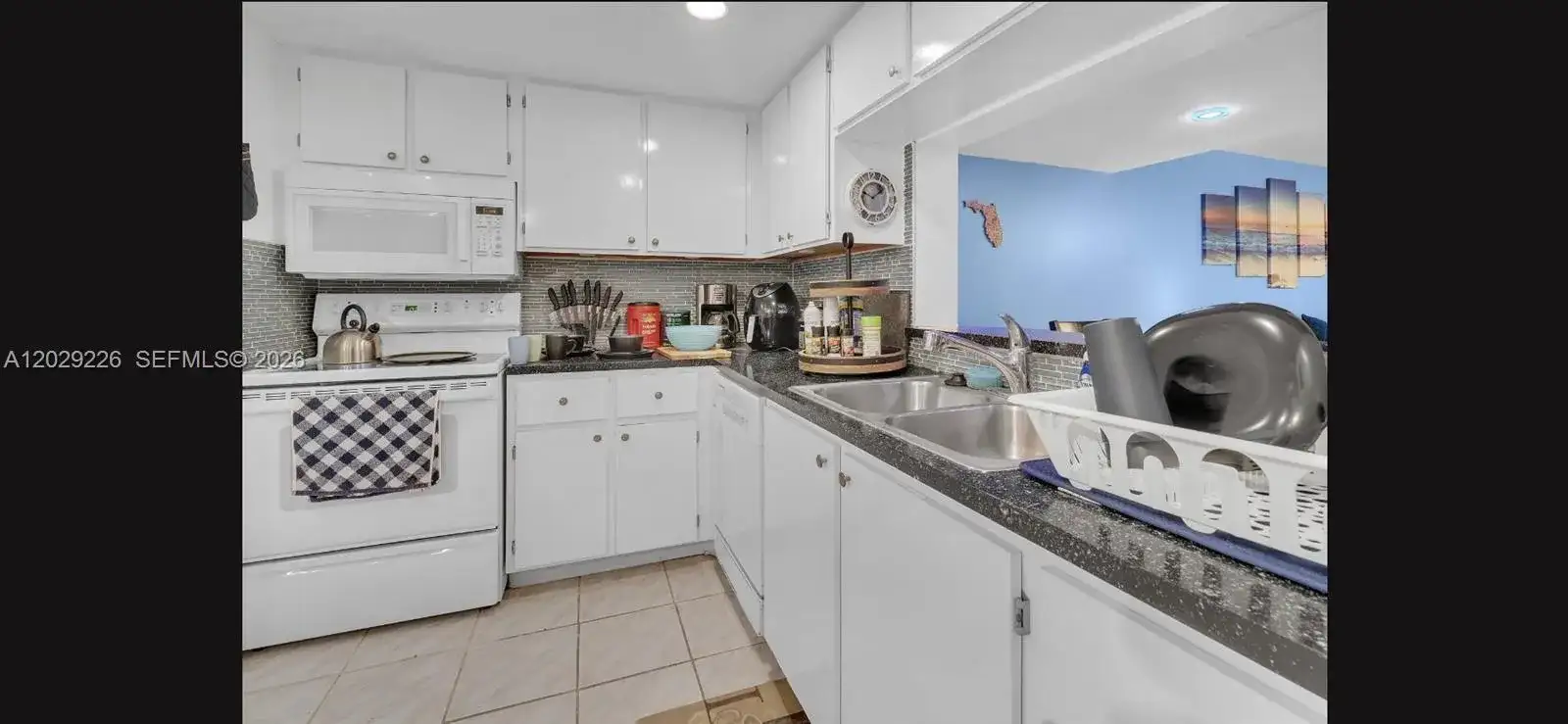 9427 NW 42nd St, Sunrise FL 33351 photo 2
