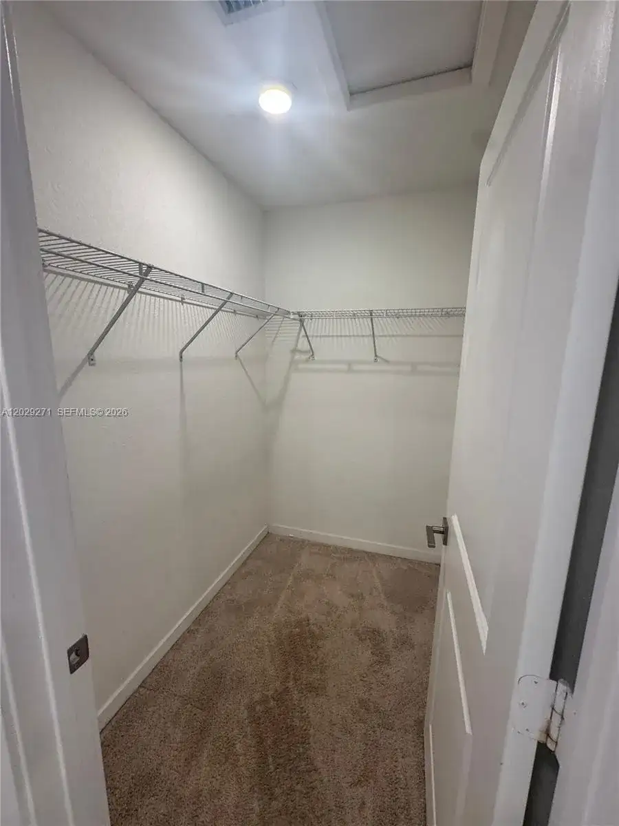 1048 SE 23rd Ter, Homestead FL 33035 photo 4