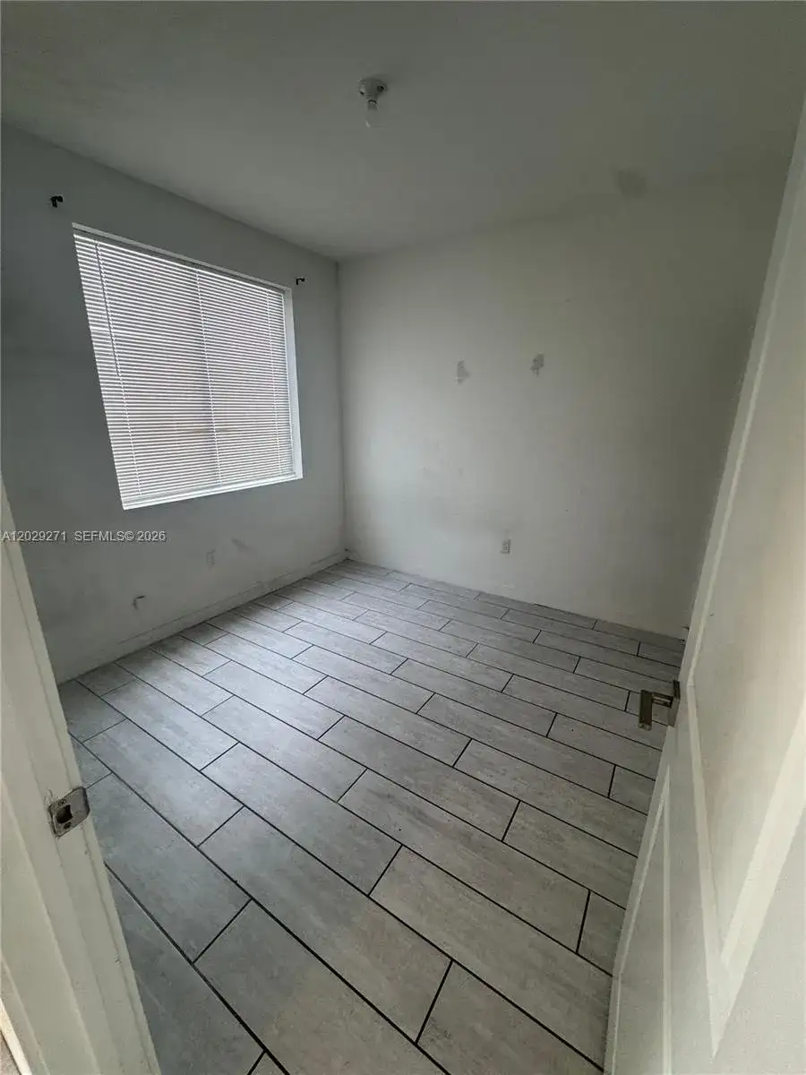 1048 SE 23rd Ter, Homestead FL 33035 photo 5
