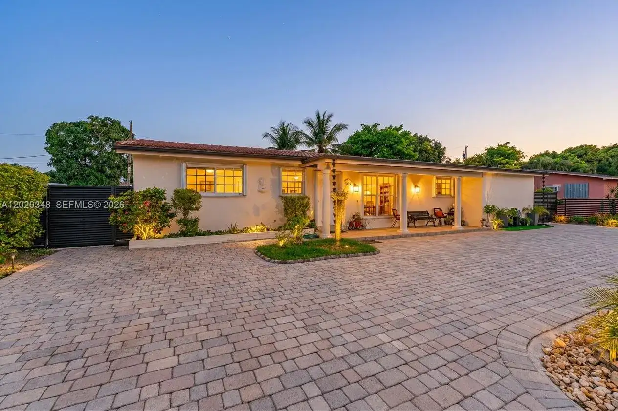 884 W 72nd Pl, Hialeah FL 33014 photo 2