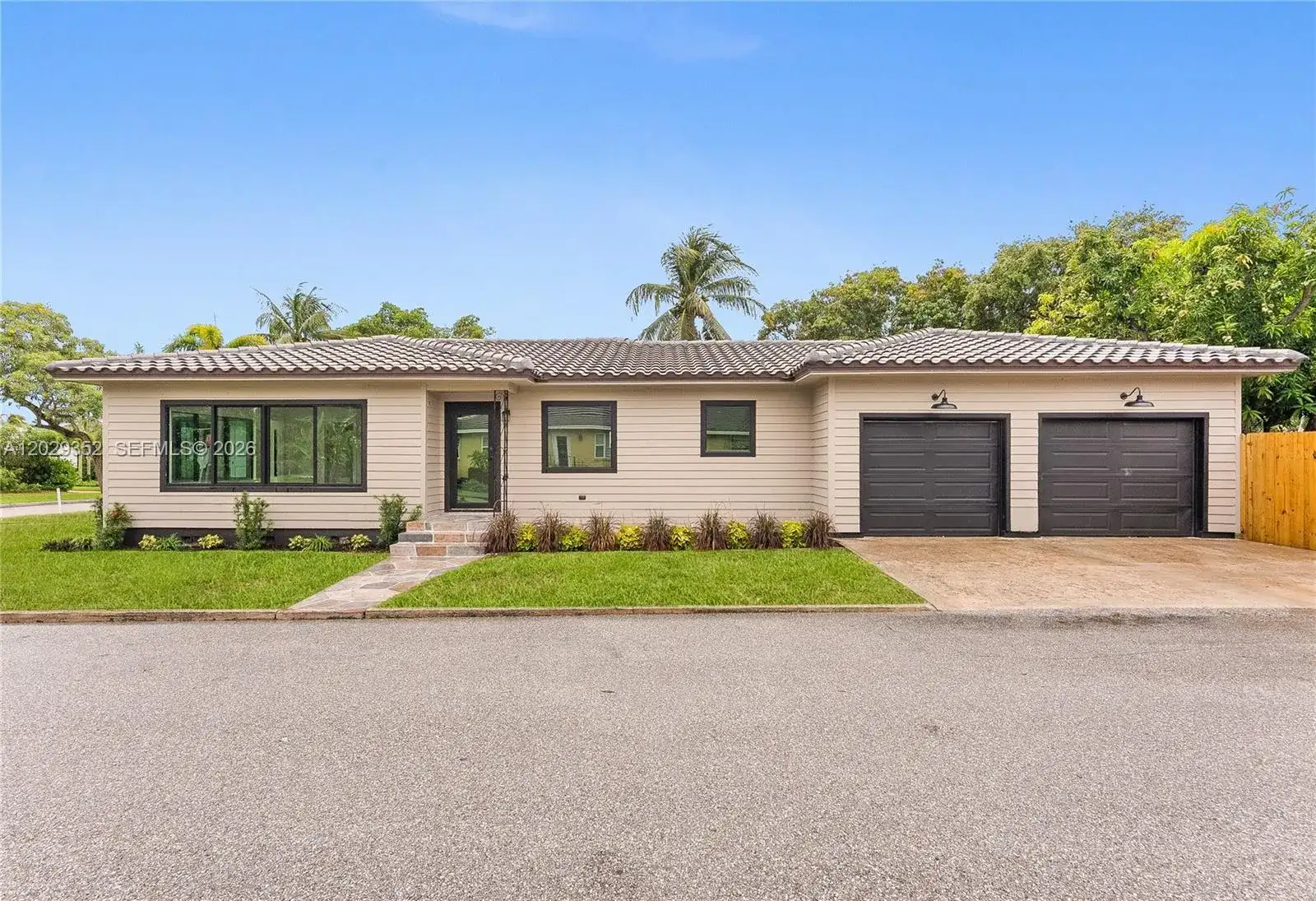 801 S Palmway, Lake Worth FL 33460 photo 2