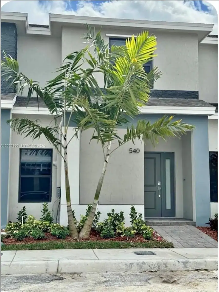 540 NE 1st Dr, Florida City FL 33034 photo 2