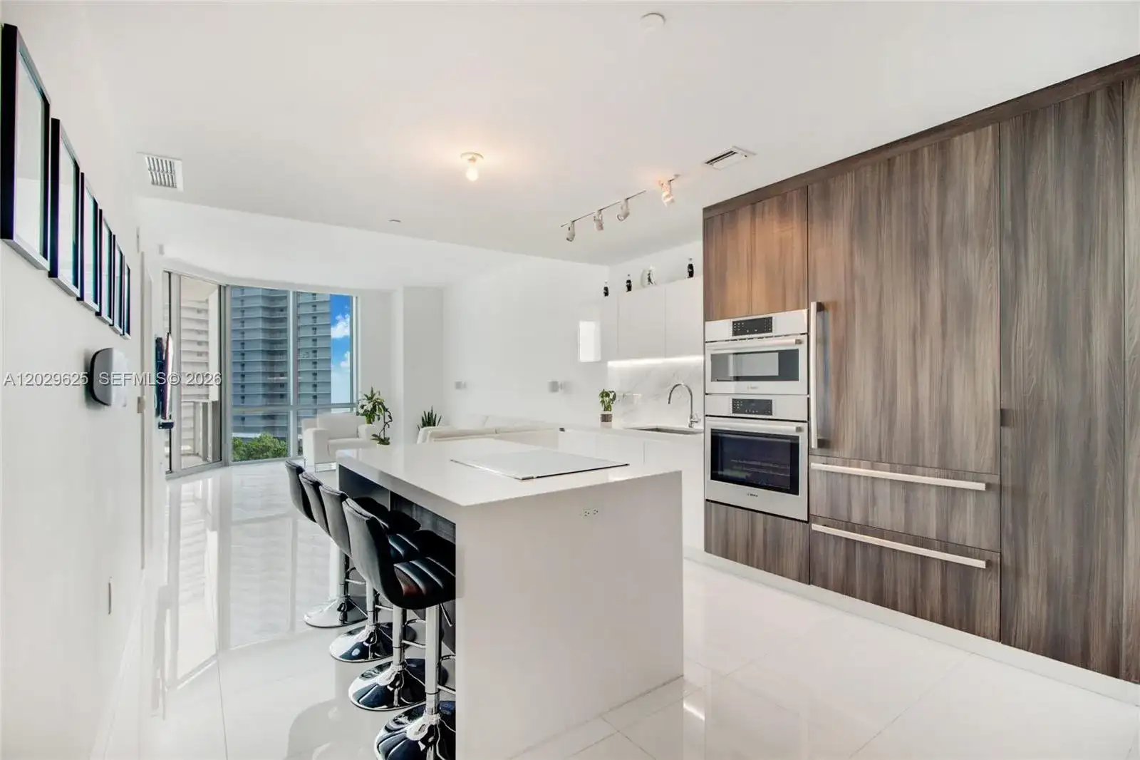 851 NE 1st Ave # 1705, Miami FL 33132 photo 5