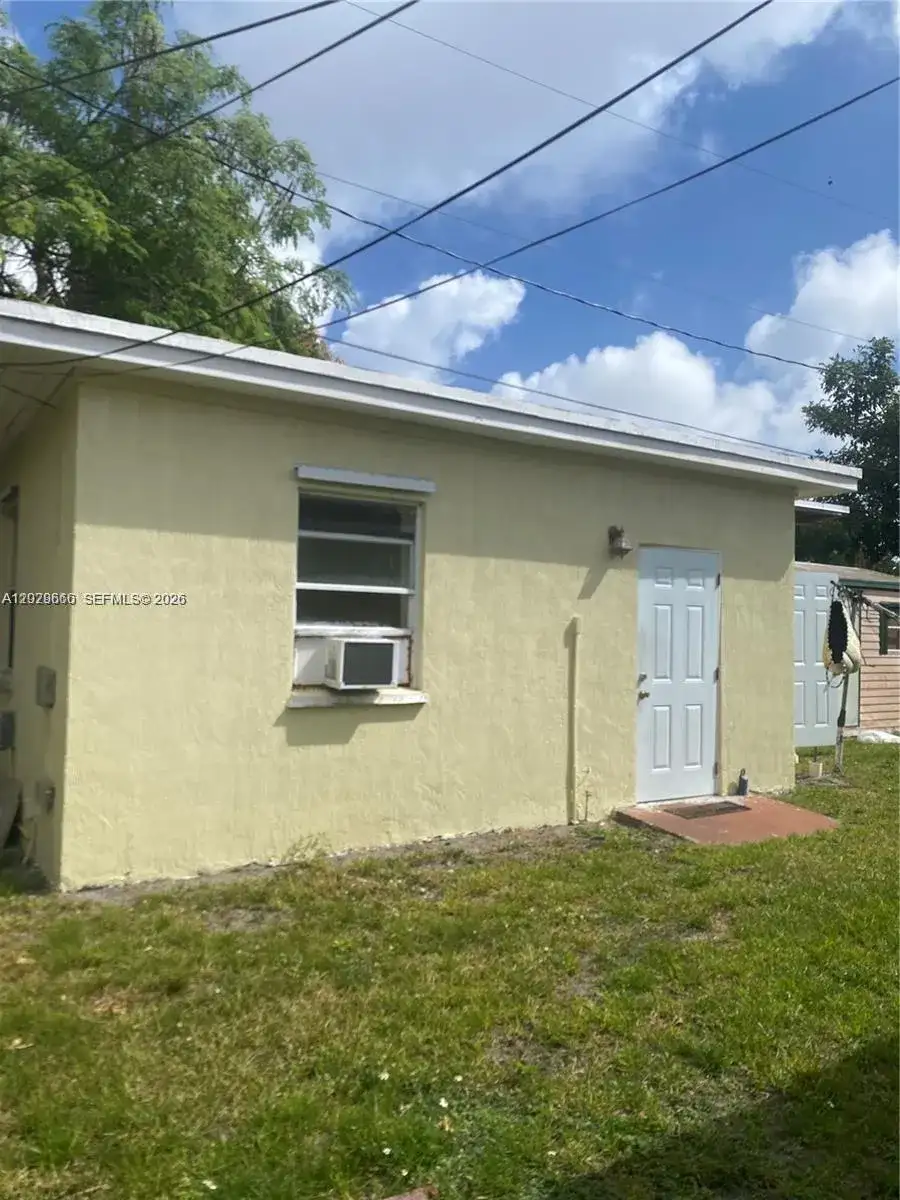 115 NE 192nd St # 1, Miami FL 33179 photo 2