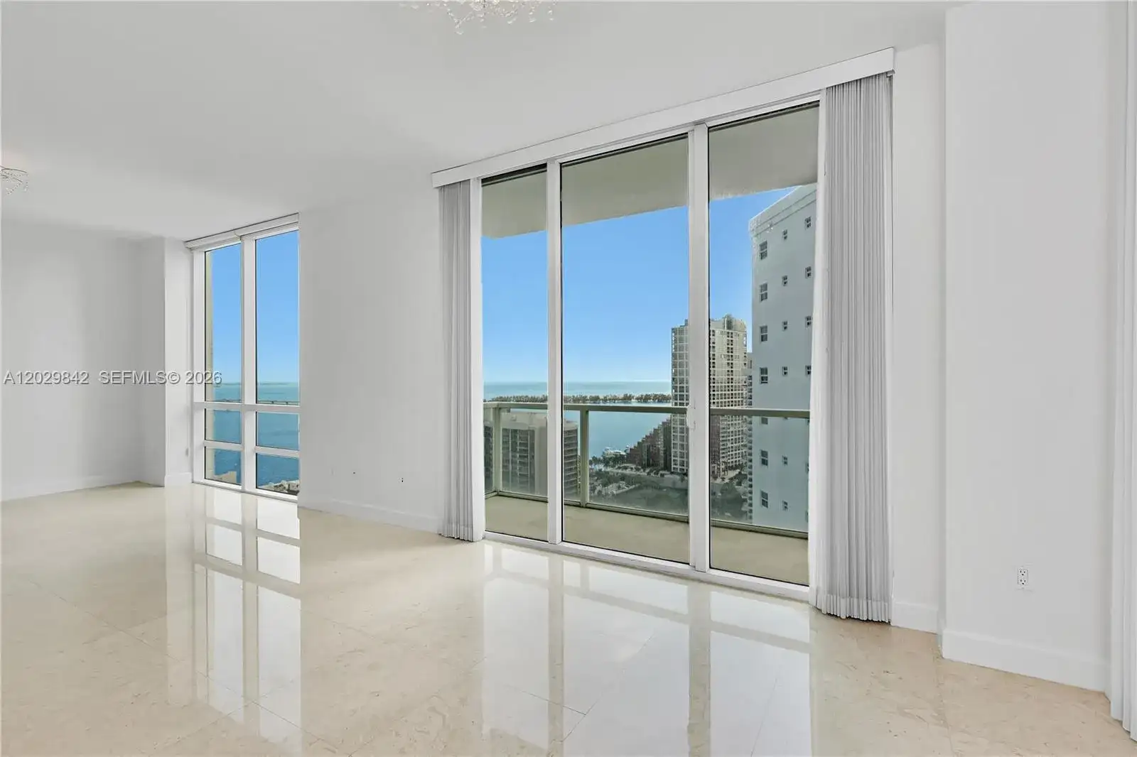 218 SE 14th St, Miami FL 33131 photo 4