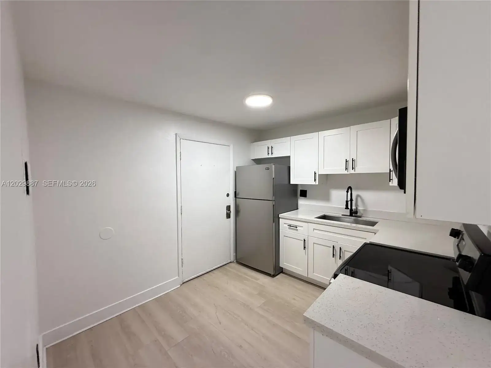 12215 W Dixie Hwy # 304, North Miami FL 33161 photo 2