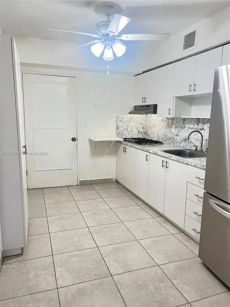 1401 E 8th Ave, Hialeah FL 33010 photo 2