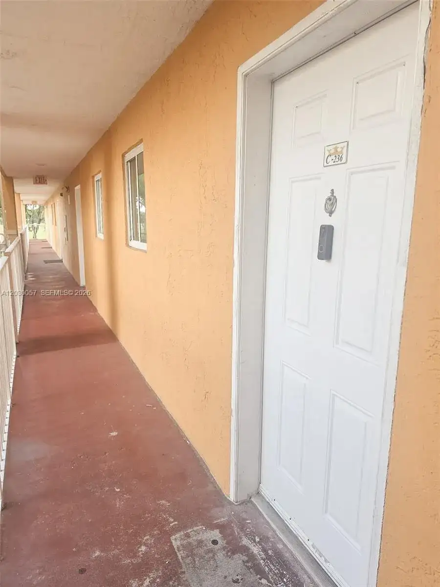 6235 Kendale Lakes Cir # 236, Miami FL 33183 photo 5