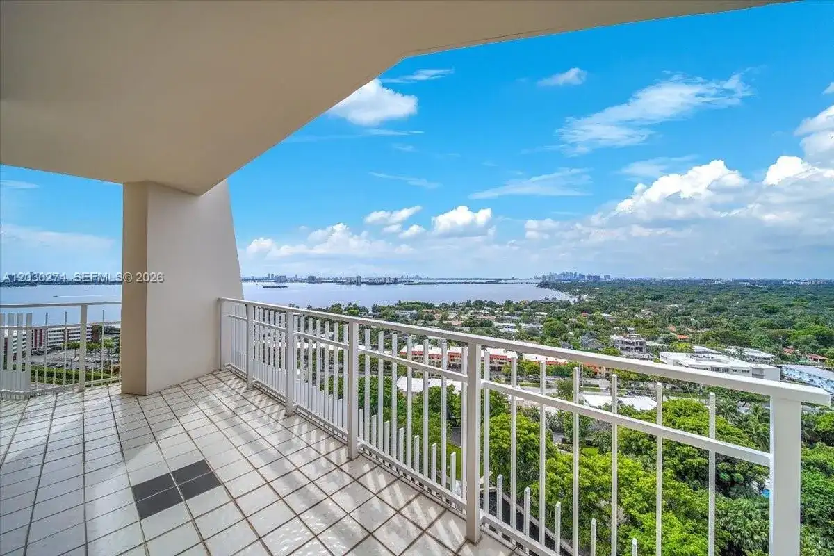 1000 Quayside Ter # 10, Miami FL 33138 photo 2