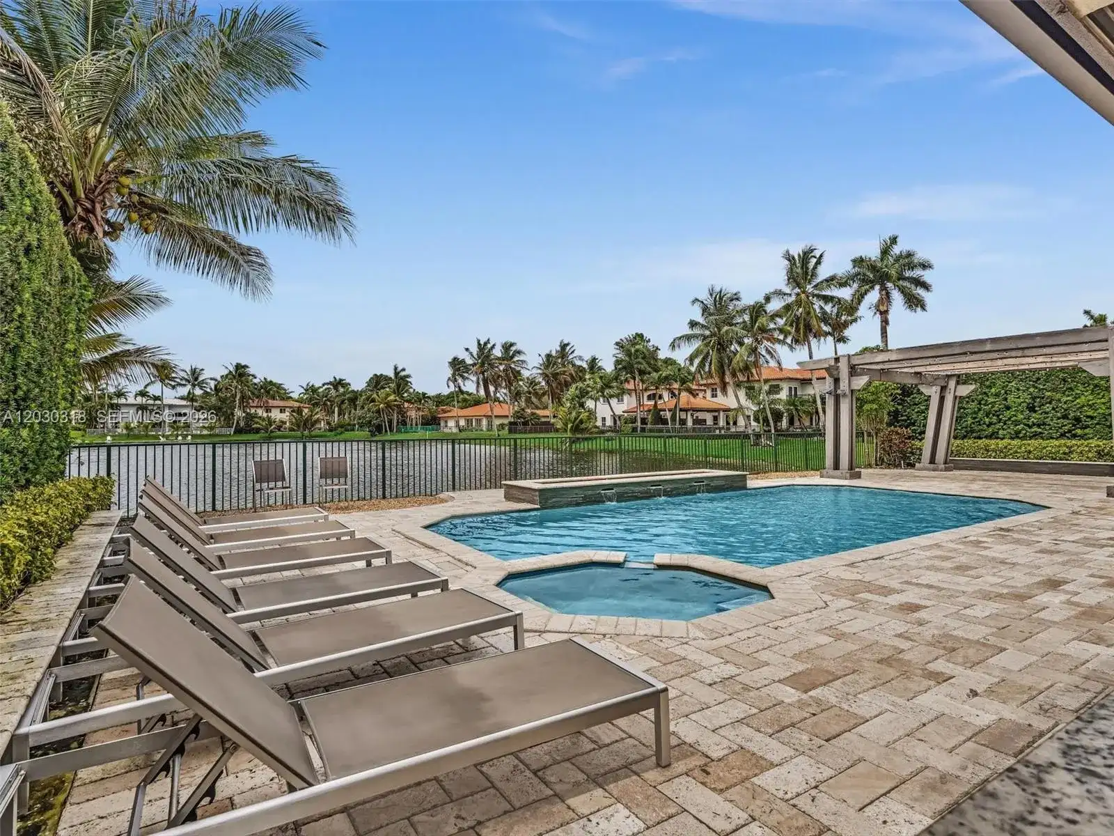 8052 NW 161st Ter, Miami Lakes FL 33016 photo 4