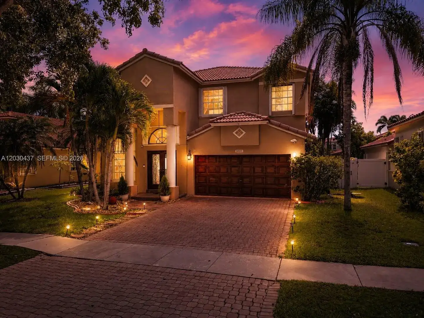 1021 NW 185th Ter, Pembroke Pines FL 33029 photo 2