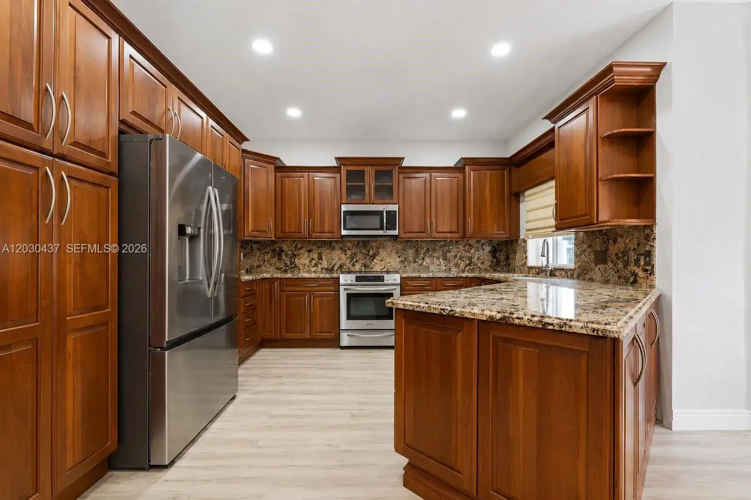 1021 NW 185th Ter, Pembroke Pines FL 33029 photo 3
