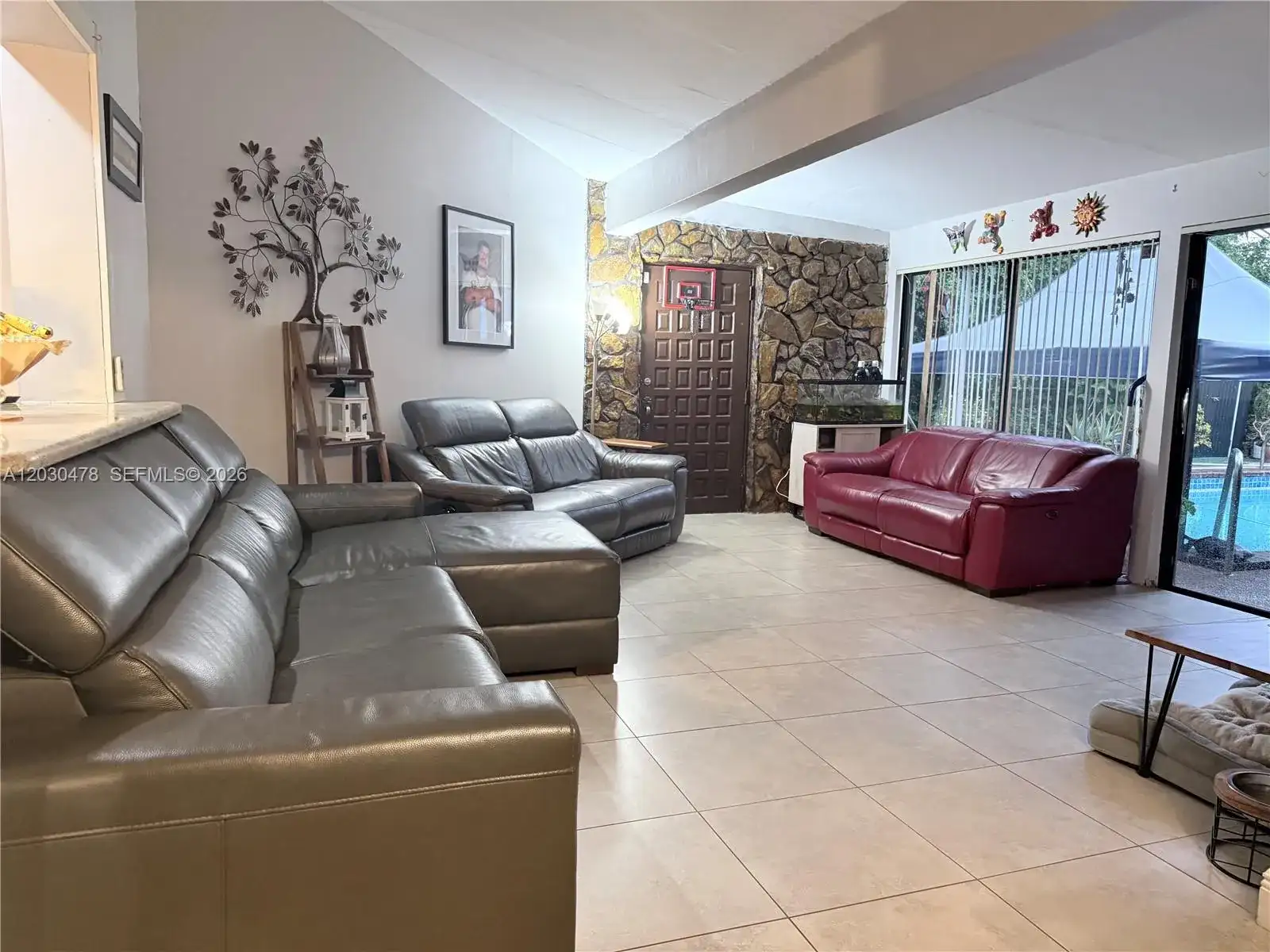 18240 NE 8th Ave, North Miami Beach FL 33162 photo 2