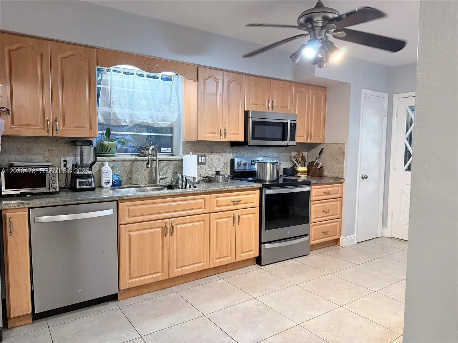 18240 NE 8th Ave, North Miami Beach FL 33162 photo 4