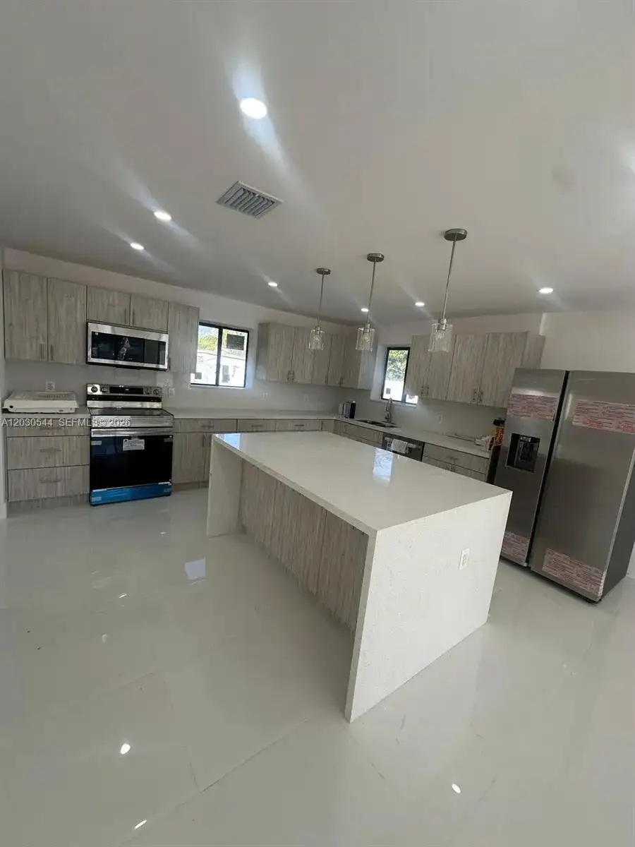 2041 NW 190th Ter, Miami Gardens FL 33056 photo 4