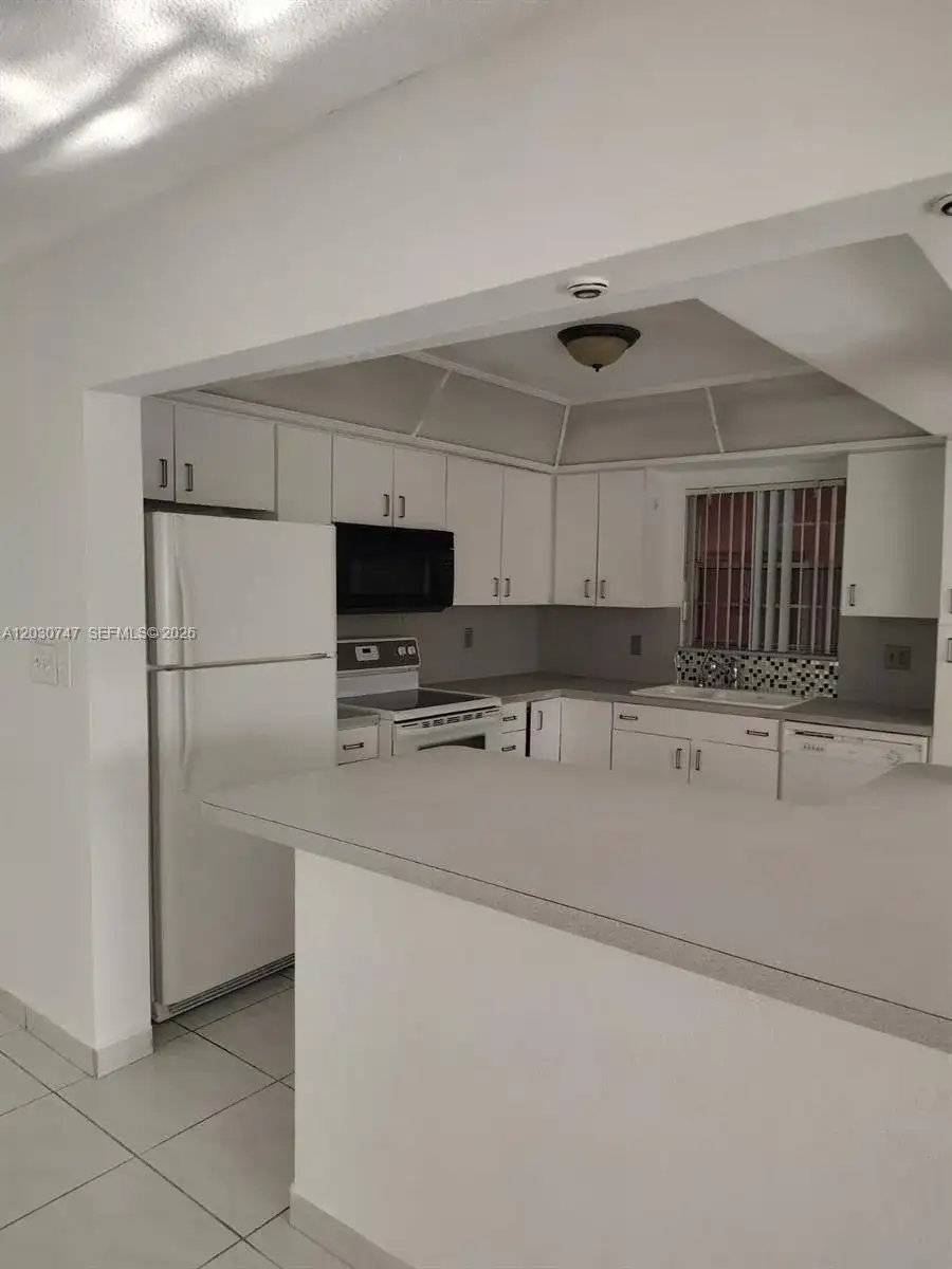 200 NE 12th Ave # 1C, Hallandale Beach FL 33009 photo 2