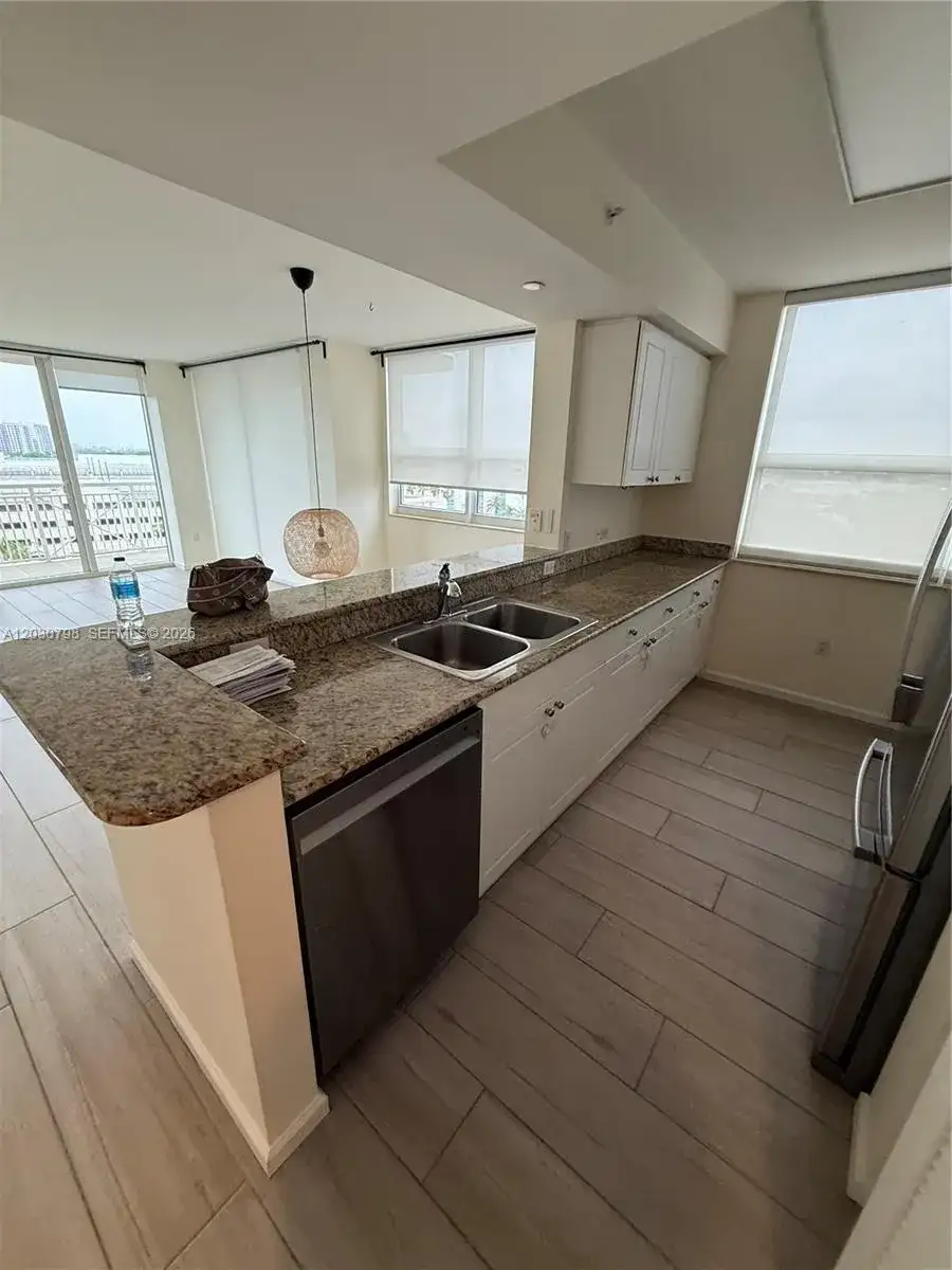 19501 W Country Club Dr # 809, Aventura FL 33180 photo 2
