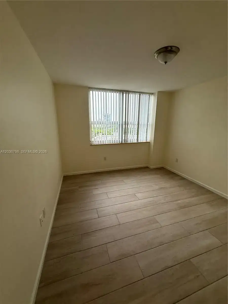 19501 W Country Club Dr # 809, Aventura FL 33180 photo 5