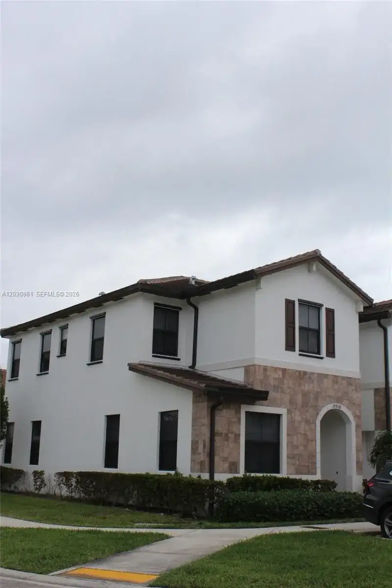 11024 W 35th Ln, Hialeah FL 33018 photo 2