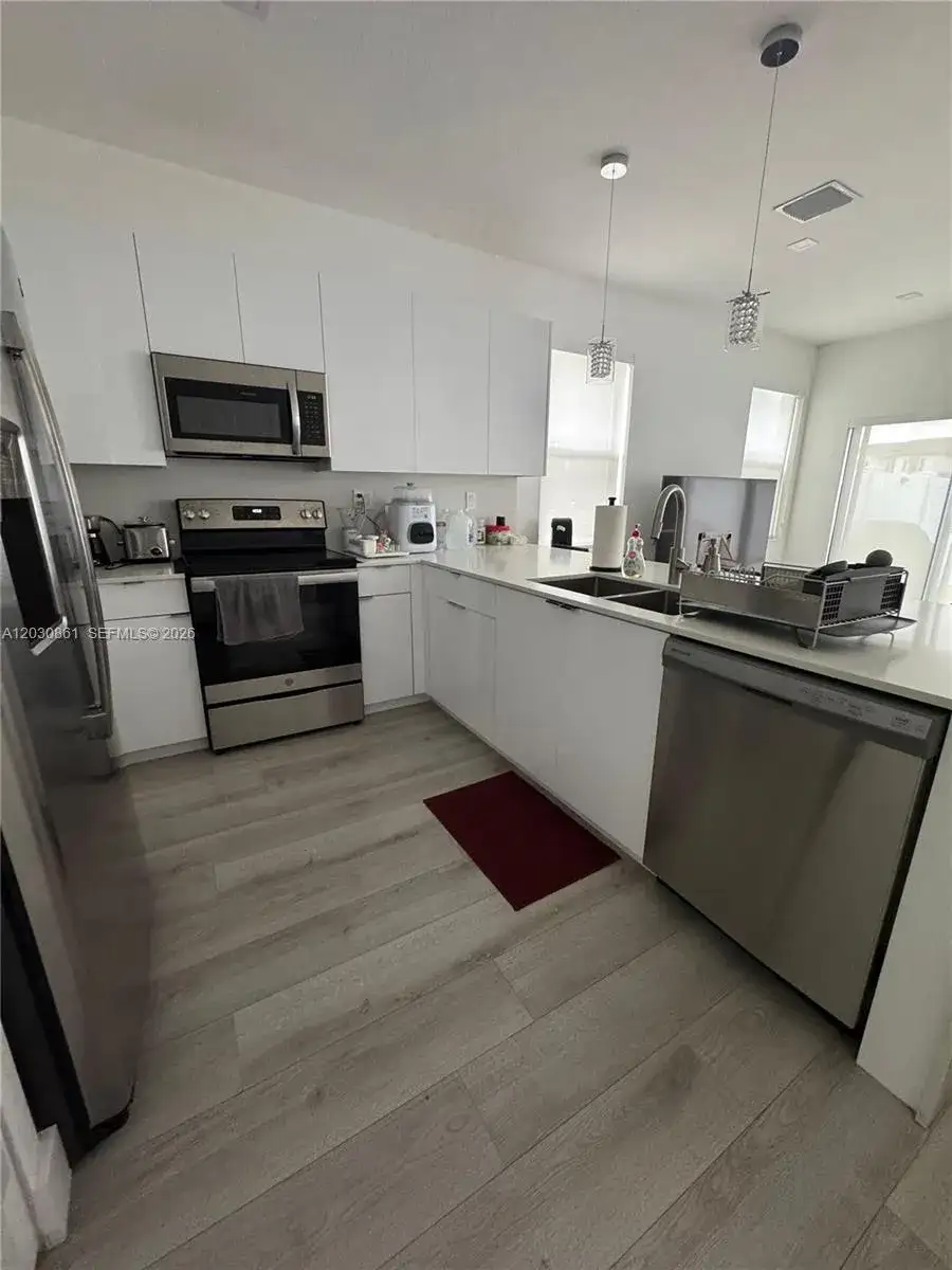 11024 W 35th Ln, Hialeah FL 33018 photo 5