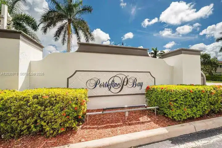 2327 NE 37th Ter, Homestead FL 33033 photo 2