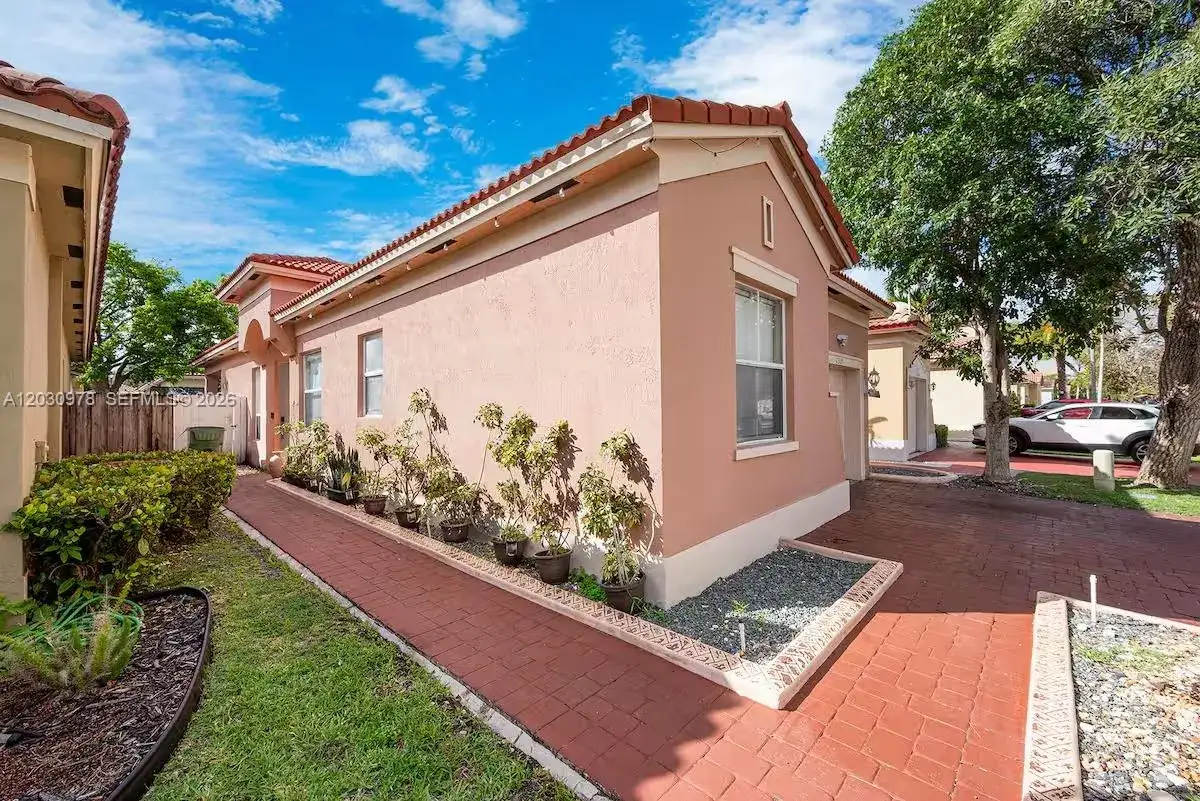 2327 NE 37th Ter, Homestead FL 33033 photo 5