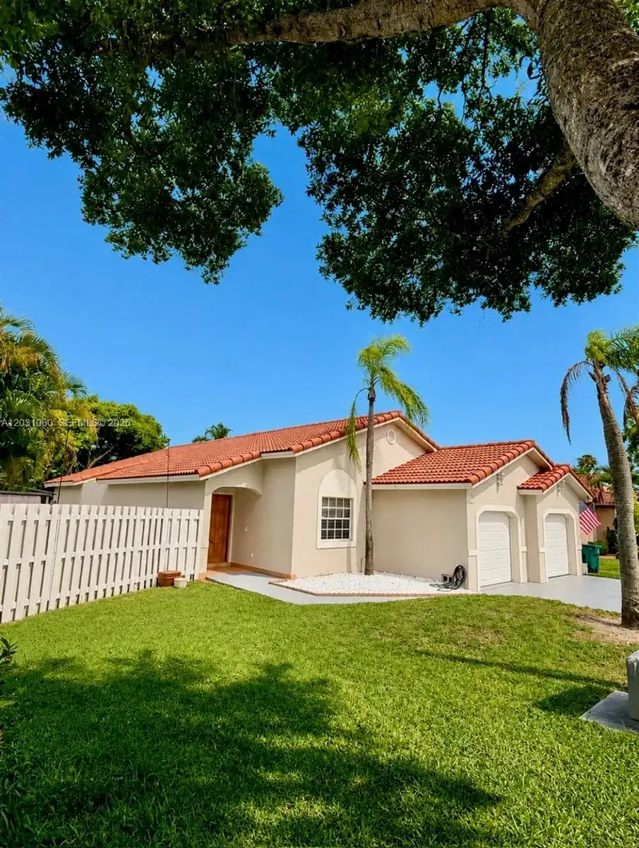 18145 NW 61st Ave, Hialeah FL 33015 photo 2