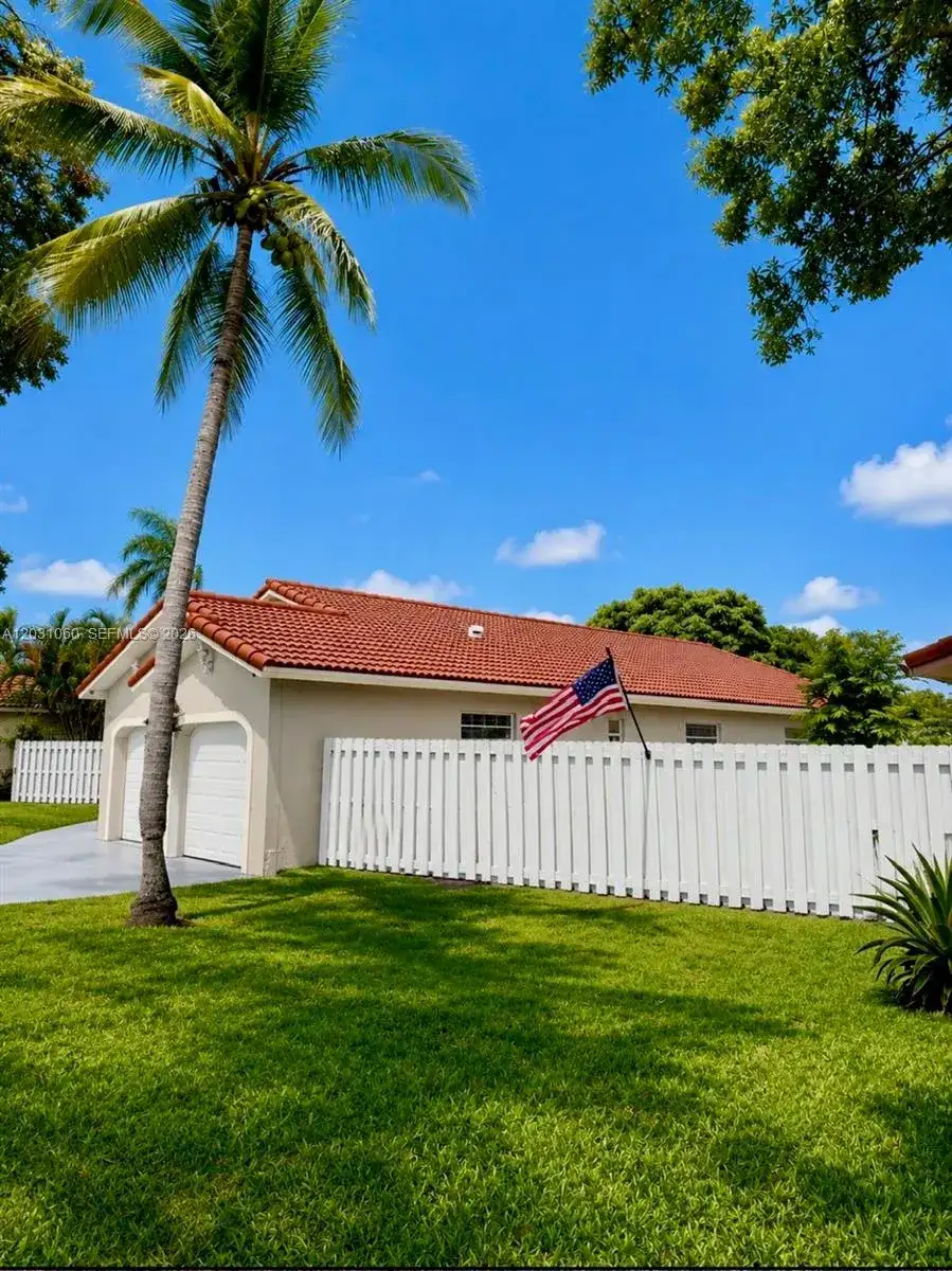 18145 NW 61st Ave, Hialeah FL 33015 photo 3