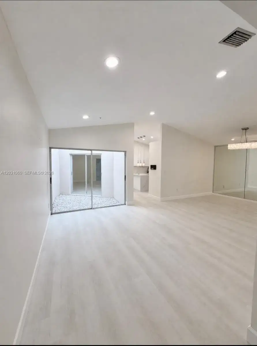 18145 NW 61st Ave, Hialeah FL 33015 photo 5