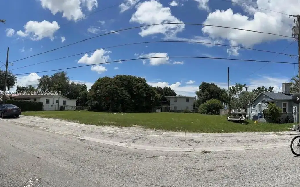 1624 NW 60th St, Miami FL 33142 photo 2
