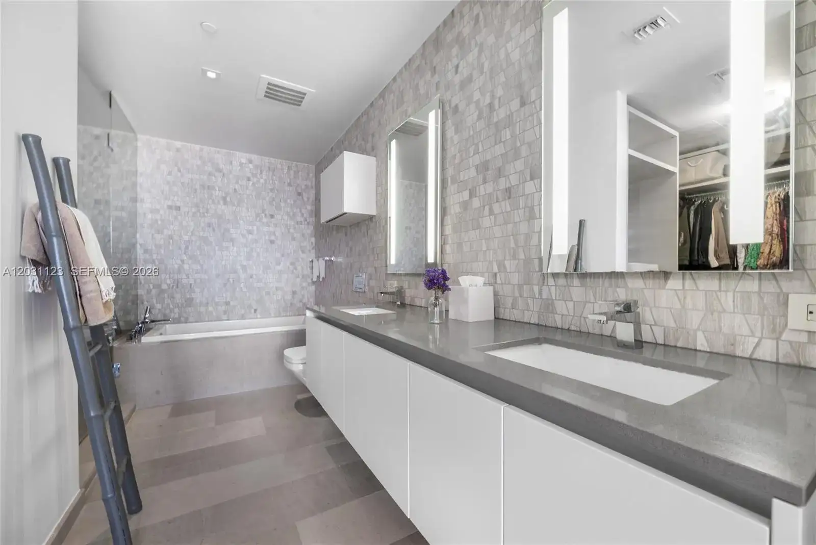 88 SW 7th St # 3208, Miami FL 33130 photo 5