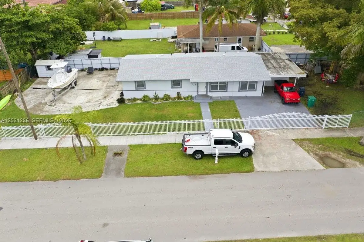300 SW 8th Ave, Florida City FL 33034 photo 2
