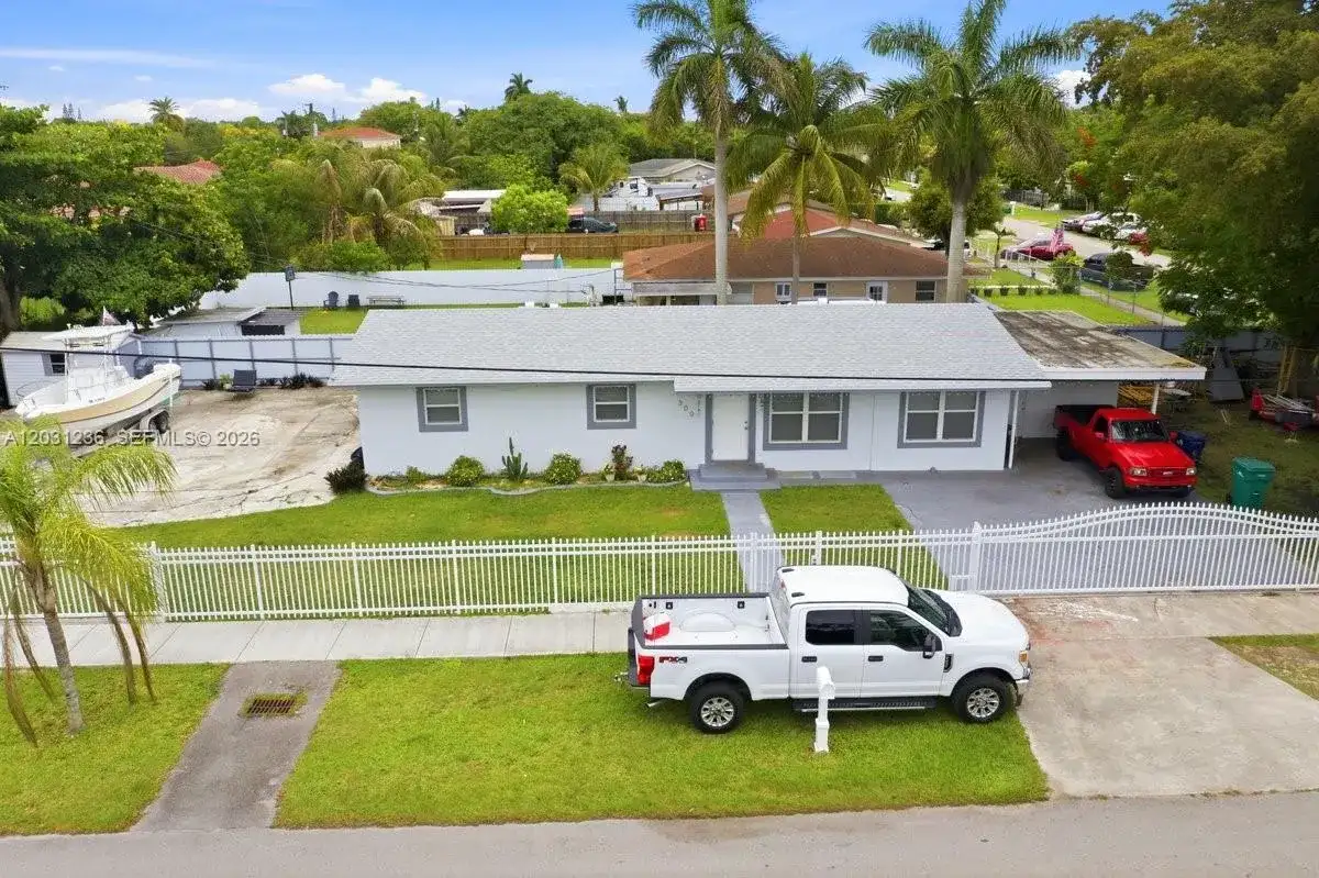 300 SW 8th Ave, Florida City FL 33034 photo 3