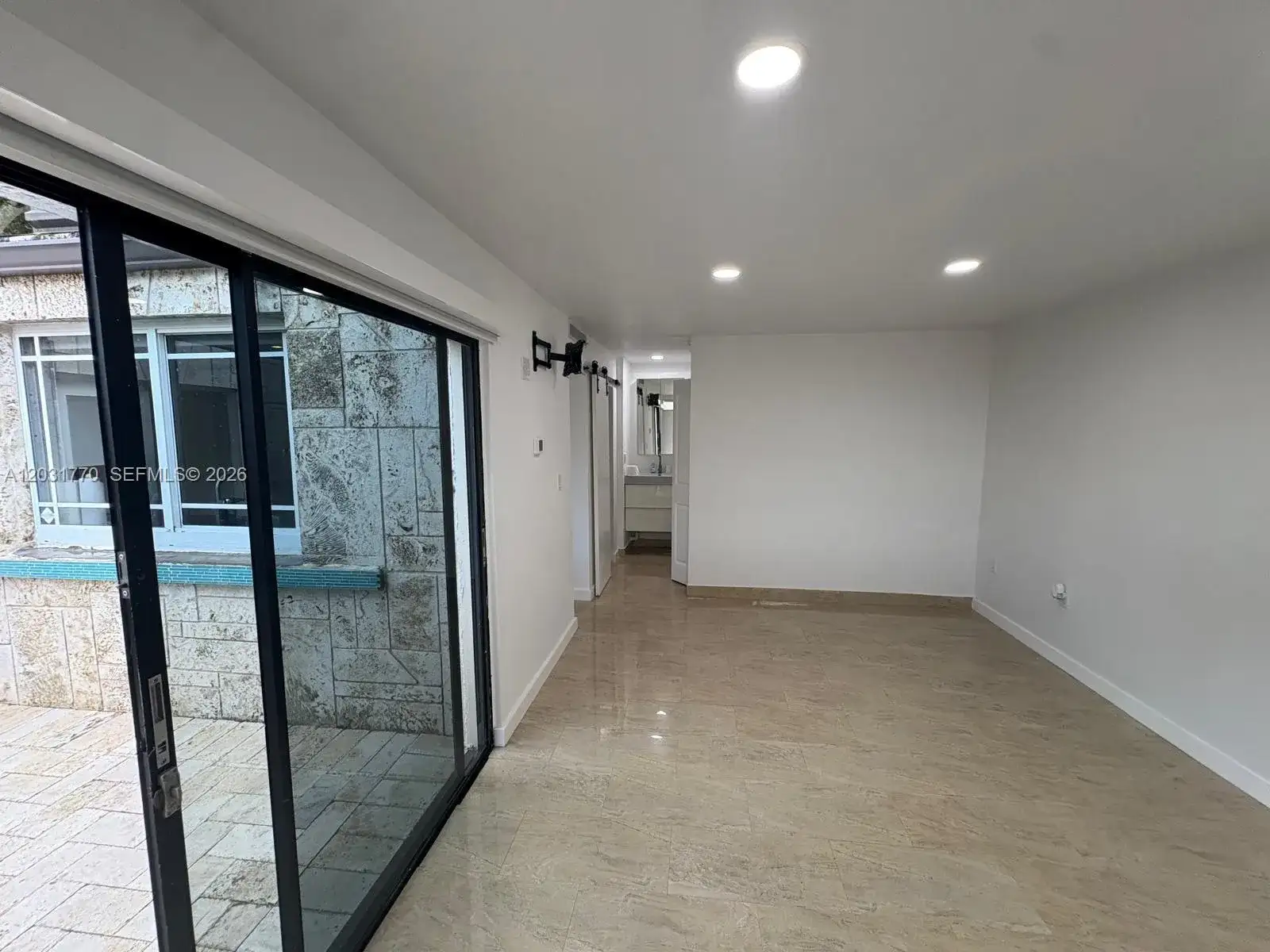 15003 Coconut Ct, Miami Lakes FL 33014 photo 2