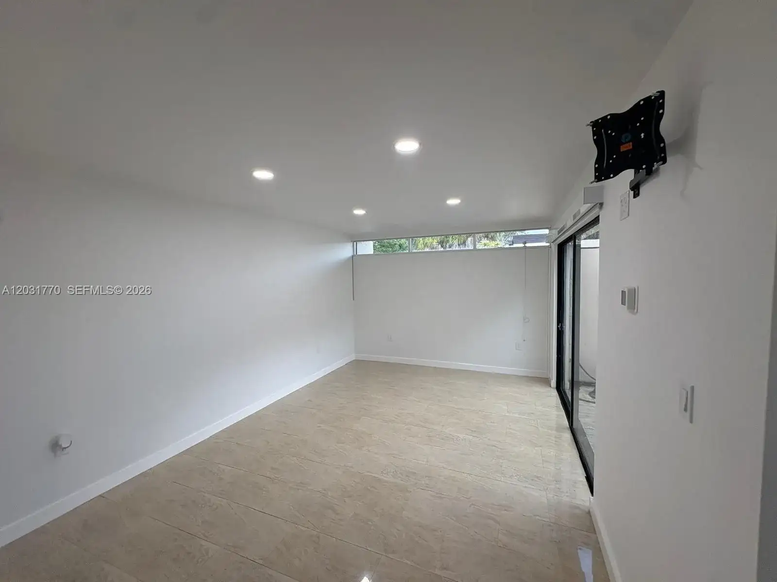 15003 Coconut Ct, Miami Lakes FL 33014 photo 3
