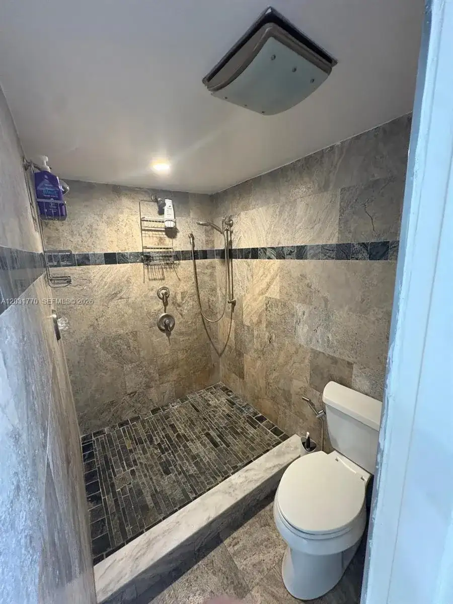 15003 Coconut Ct, Miami Lakes FL 33014 photo 4