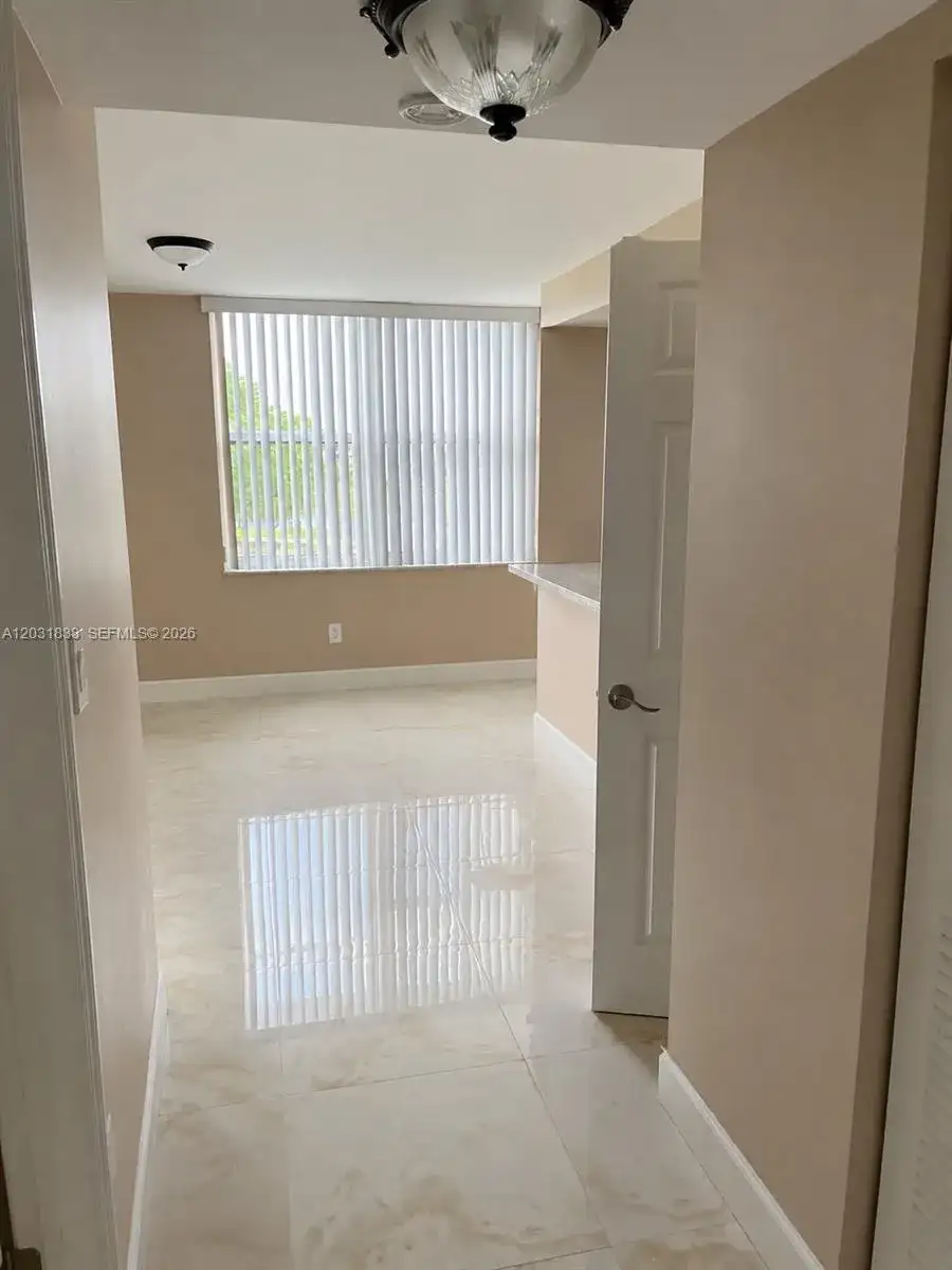 9420 Tangerine Pl # 401, Davie FL 33324 photo 3