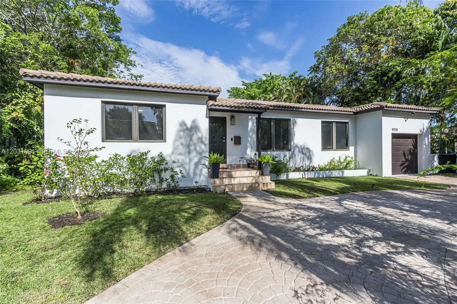 10550 NE 3rd Ct, Miami Shores FL 33138 photo 2