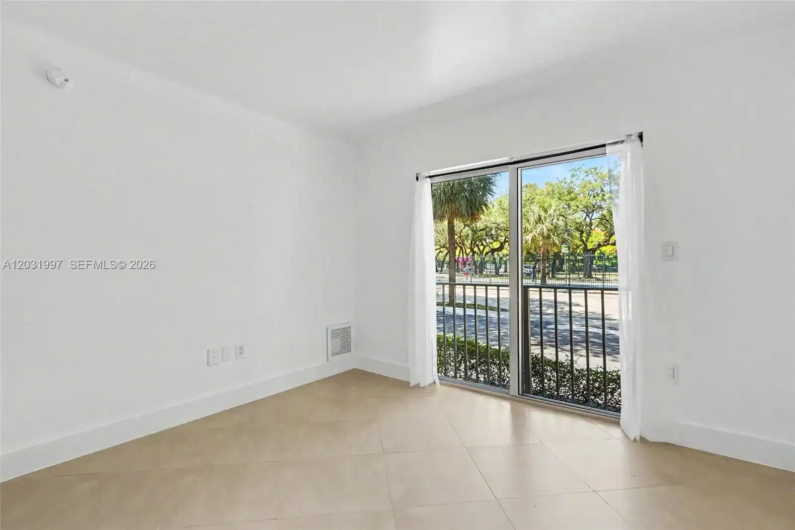 445 SW 11th St # 102, Miami FL 33130 photo 5