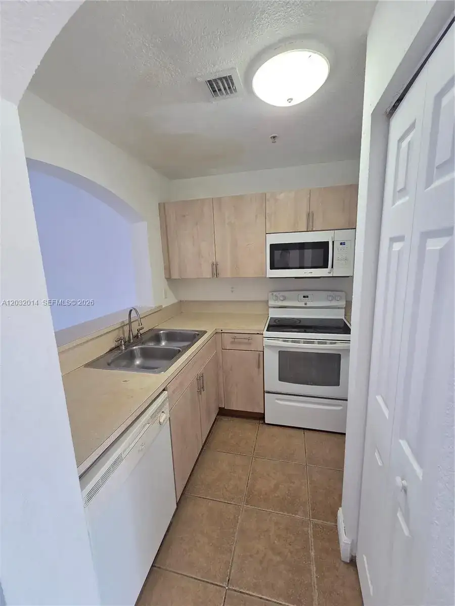 7989 NW 8th St # 108D, Miami FL 33126 photo 5