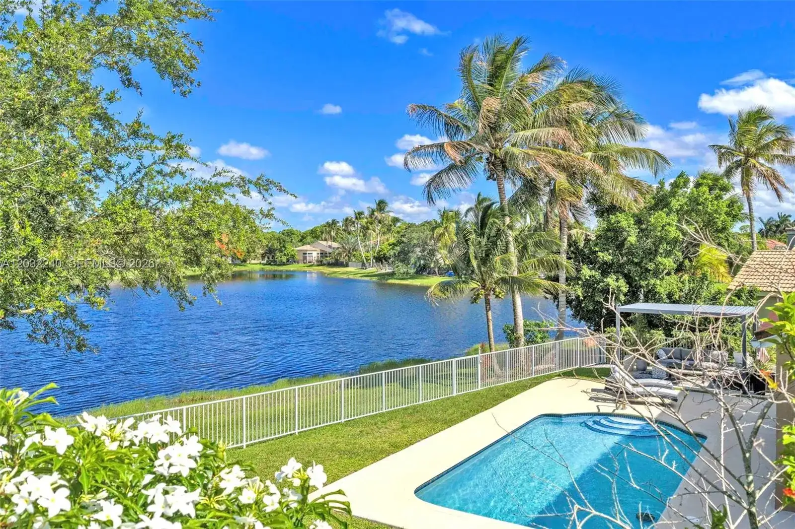 480 Cambridge Dr, Weston FL 33326 photo 2