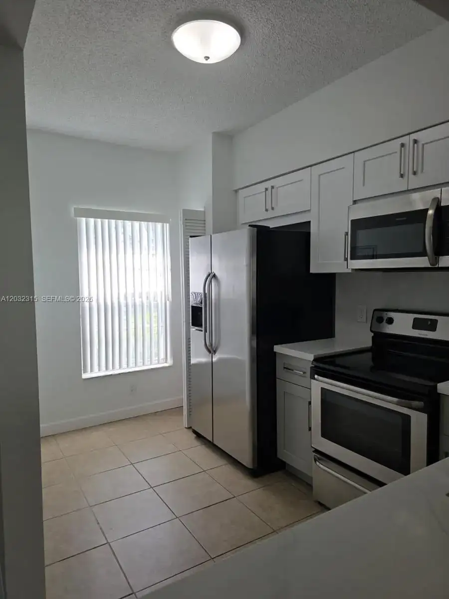1 Simonton Cir # 1, Weston FL 33326 photo 2